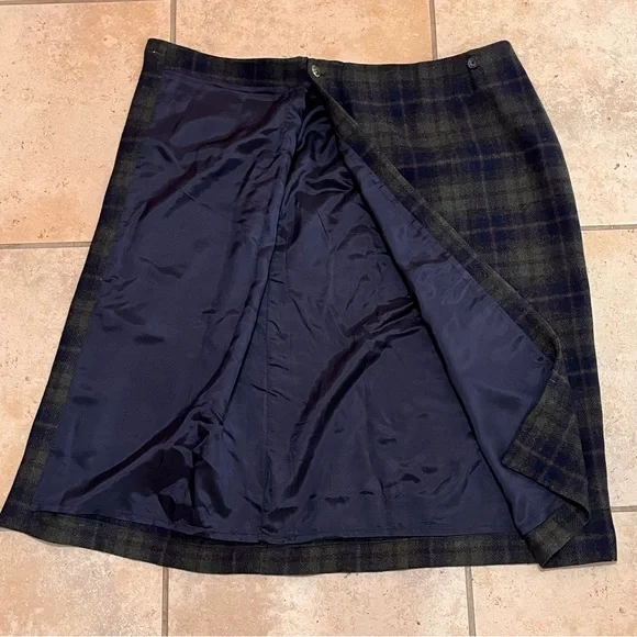 G.H. Bass Plaid Wool Wrap Skirt Size 10 Green Navy Tartan Pattern Midi Length - Picture 7 of 14